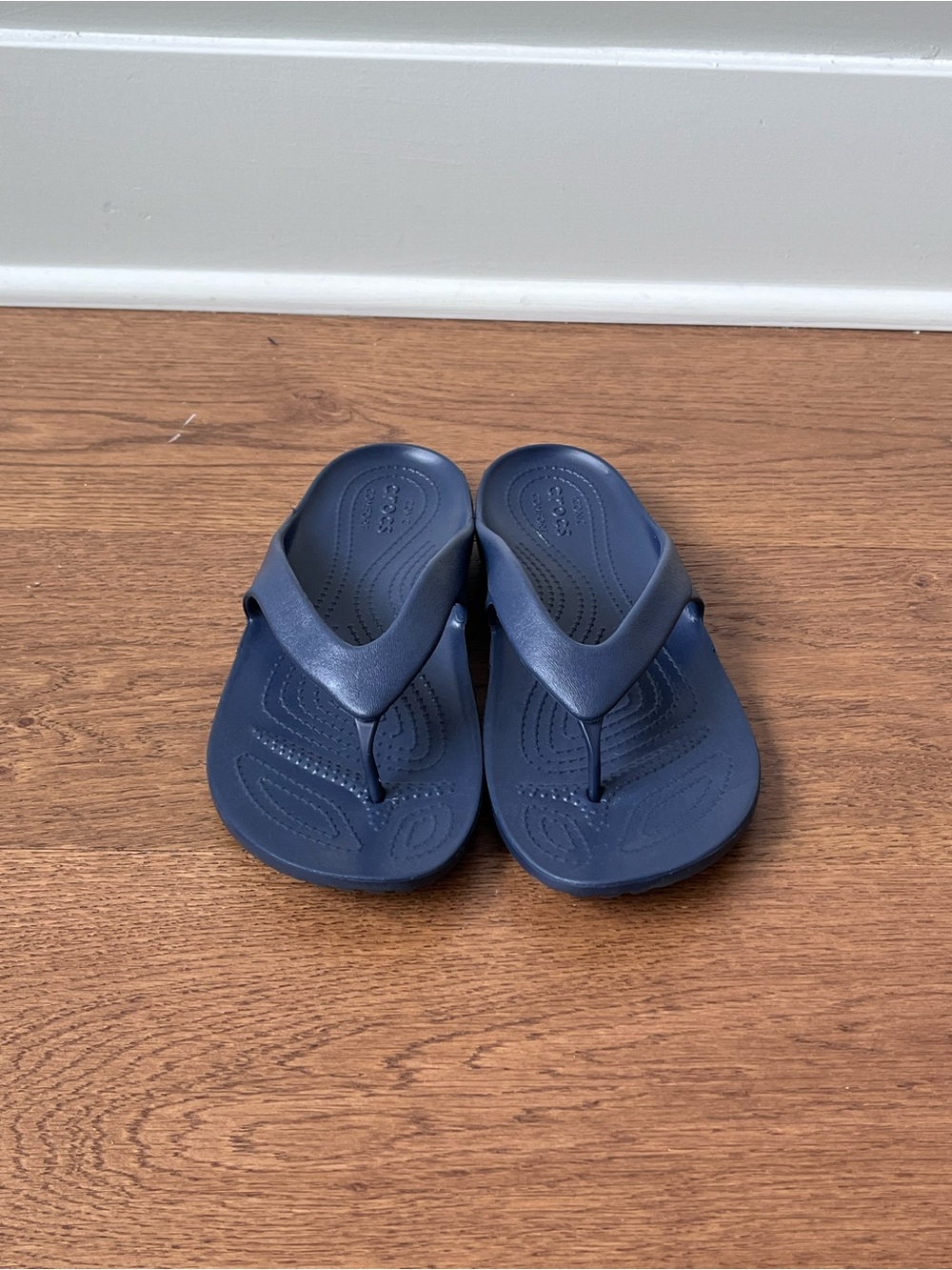 Crocs Kadee II Flip Flop Rubber Slip-On Thong Sandals Women’s Size 8 Navy Blue